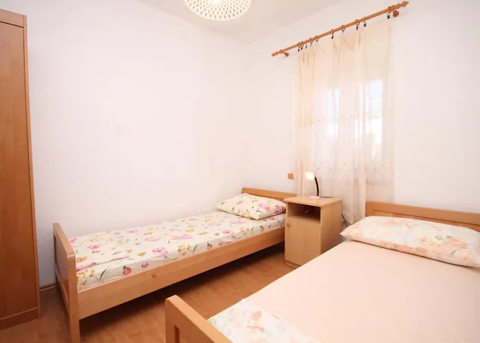 With Parking Space Ivan Dolac, Hvar - 8797 Apartamento *